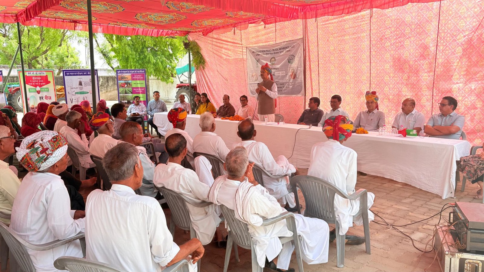 जोबनेर कृषि विश्वविद्यालय के वैज्ञानिकों का प्रयास, ज़ोरपुरा गांव को सफेद लट मुक्त करने के लिए फेरोमोन ट्रैप के 100 डेमोंस्ट्रेशन दिए गए 15.05.2026
